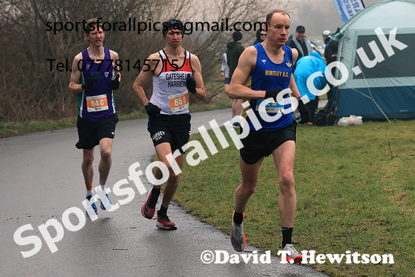 Senior Men and Over-35s to 49s Mens 2025 NECAA Royal Signals Road Relays Champs.,  Hetton Lyons Country Park, Hetton le Hole, County Durham. Photo: David T. Hewitson/Sports for All Pics